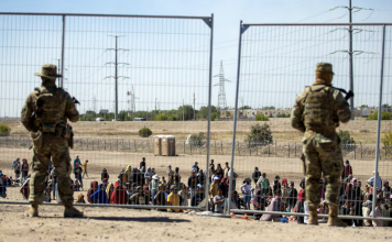 Mayoría en EE UU respalda ciudadanía para migrantes y revisión de antecedentes, dice sondeo